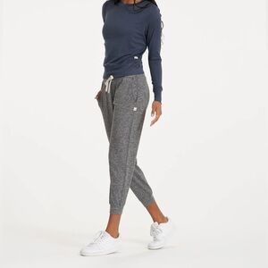 Vuori Women’s Performance Joggers, Heather Grey, Size Medium Long